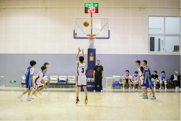 业余篮球爱好者在哪里可以找到表演赛资源_1